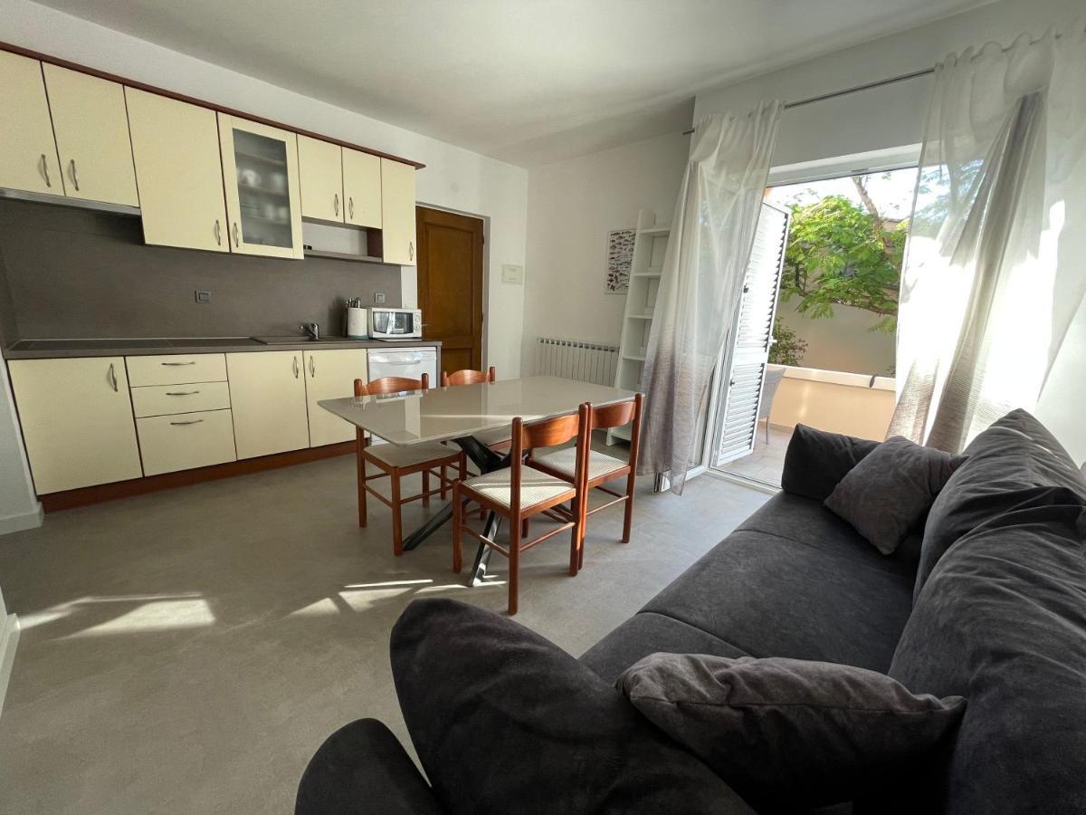 Apartments Sime Бибинє Екстер'єр фото